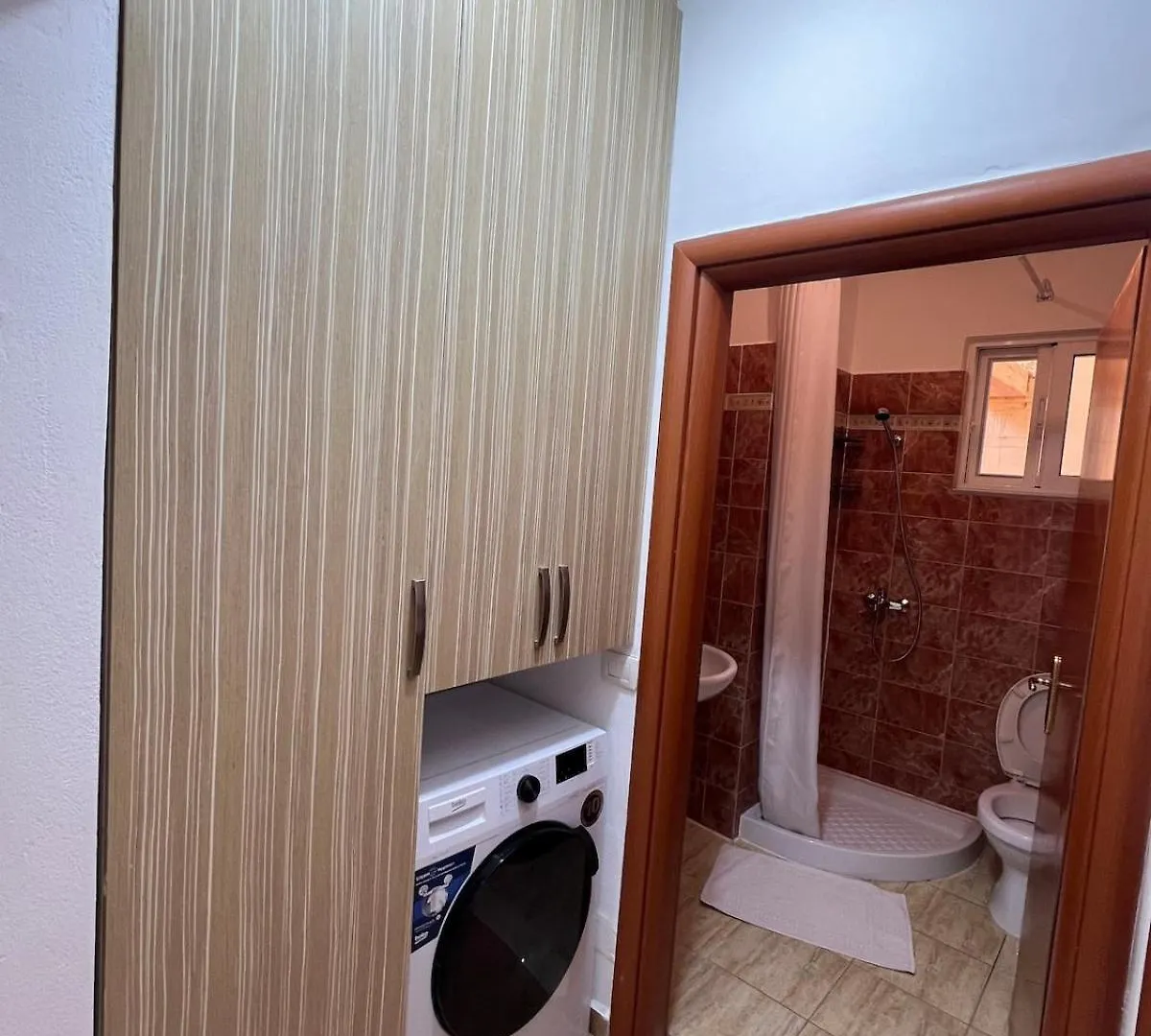 Apartment Near The Beach With Sea View & Balcony Saranda ساراندا
