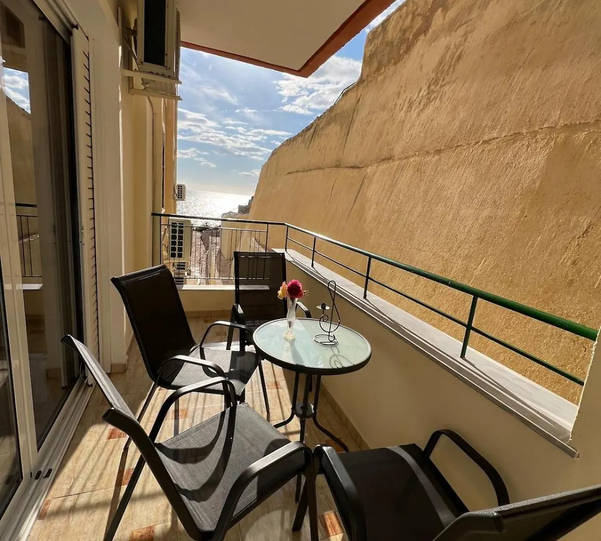 Apartment Near The Beach With Sea View & Balcony Saranda