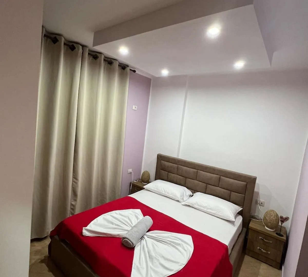 Apartment Near The Beach With Sea View & Balcony Saranda 0*, ساراندا