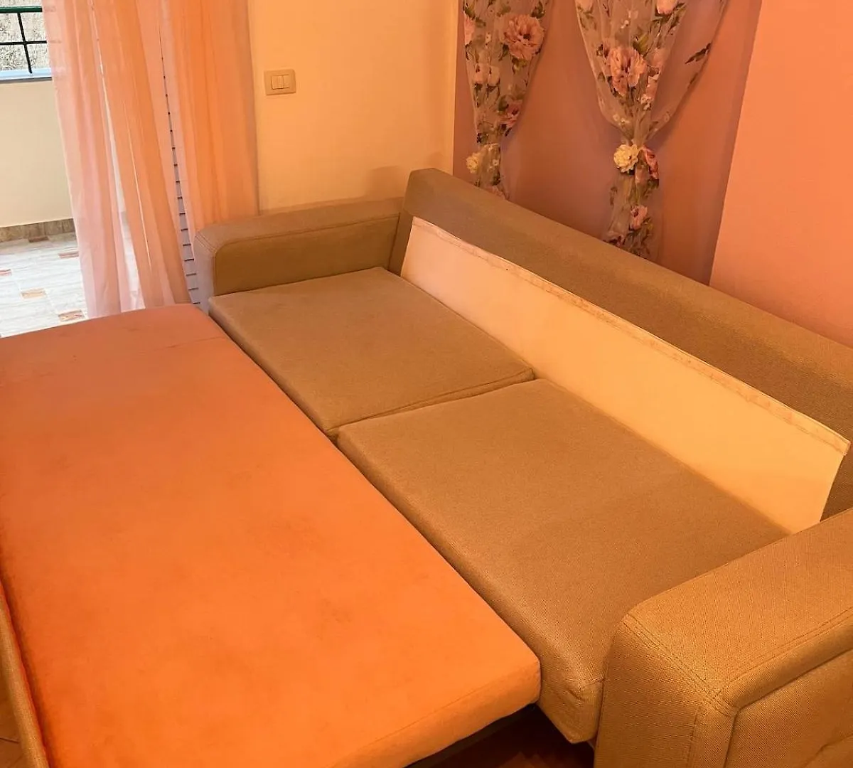Apartment Near The Beach With Sea View & Balcony Saranda ألبانيا